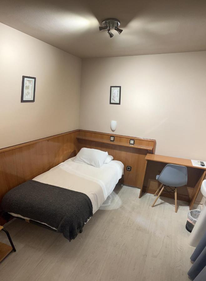 Single Room Private External Bathroom
