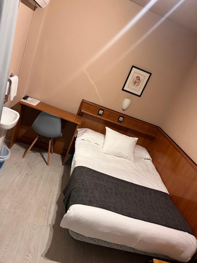 Single Room Private External Bathroom