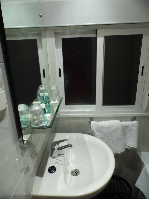 Single Room Private External Bathroom